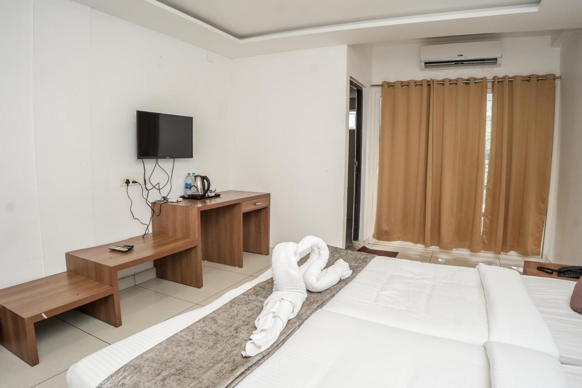 Hotel Lets Stay Kochi Екстериор снимка