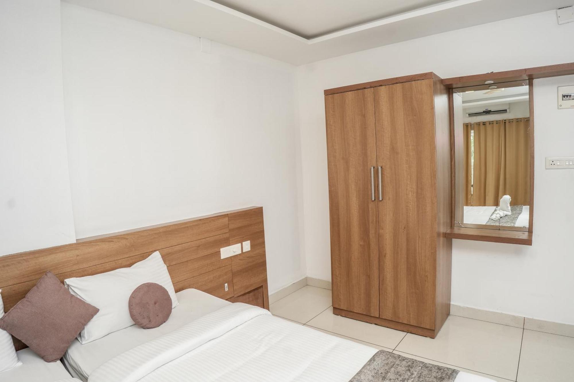Hotel Lets Stay Kochi Екстериор снимка