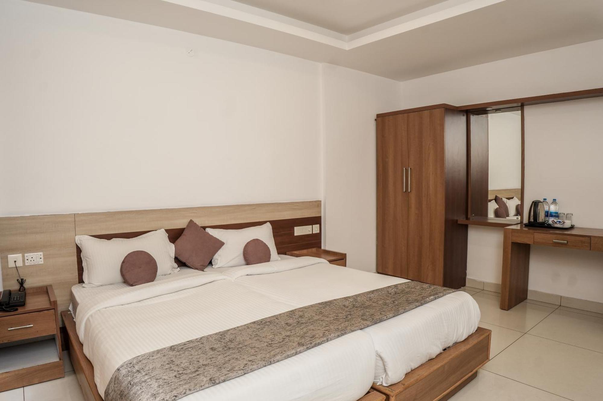 Hotel Lets Stay Kochi Екстериор снимка